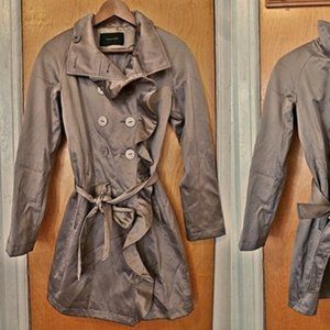 Like New Ultra Stylish Tahari Satin Trench Coat